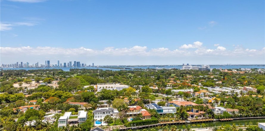 Condominio en Miami Beach, Florida, 2 dormitorios  № 1830878