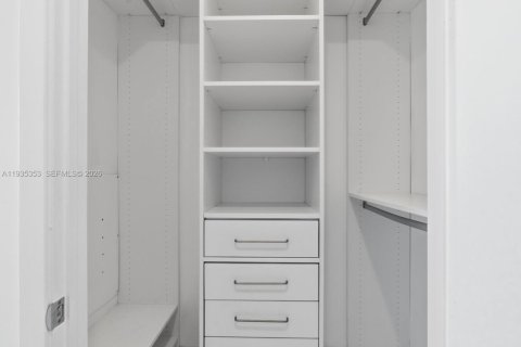 Condo in Sunny Isles Beach, Florida, 1 bedroom  № 2337005 - photo 26