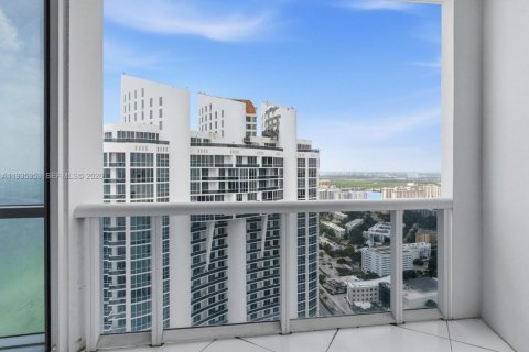 Condo in Sunny Isles Beach, Florida, 1 bedroom  № 2337005 - photo 17