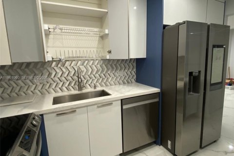 Condominio en Miami Beach, Florida, 1 dormitorio  № 2080781
