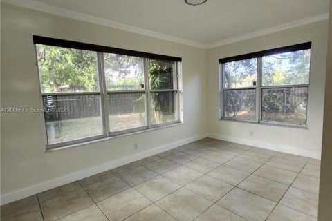 Villa ou maison à louer à Hollywood, Floride: 3 chambres, 116.13 m2 № 2362704 - photo 8