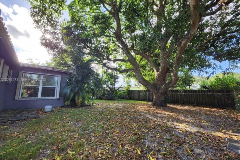 Villa ou maison à louer à Hollywood, Floride: 3 chambres, 116.13 m2 № 2362704 - photo 3