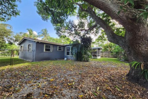 Villa ou maison à louer à Hollywood, Floride: 3 chambres, 116.13 m2 № 2362704 - photo 2