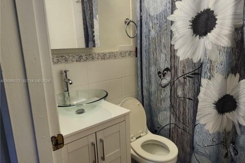 Villa ou maison à louer à Hollywood, Floride: 3 chambres, 116.13 m2 № 2362704 - photo 5