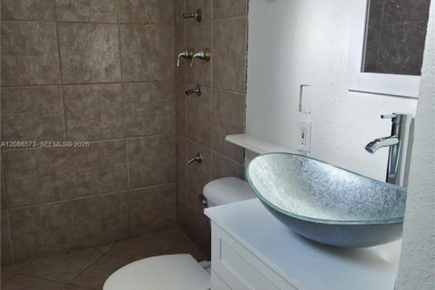 Villa ou maison à louer à Hollywood, Floride: 3 chambres, 116.13 m2 № 2362704 - photo 6