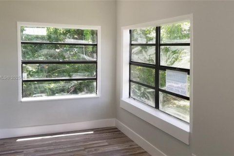 Casa en North Miami Beach, Florida 3 dormitorios, 75.62 m2 № 2038146