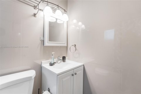 Commercial property in Hollywood, Florida 198.44 sq.m. № 1888313 - photo 20