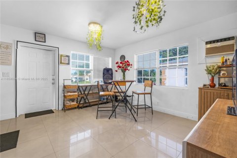 Commercial property in Hollywood, Florida 198.44 sq.m. № 1888313 - photo 8