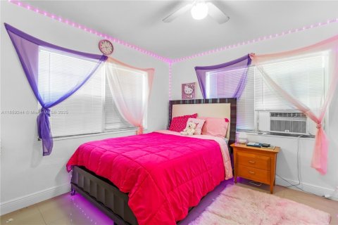Commercial property in Hollywood, Florida 198.44 sq.m. № 1888313 - photo 11