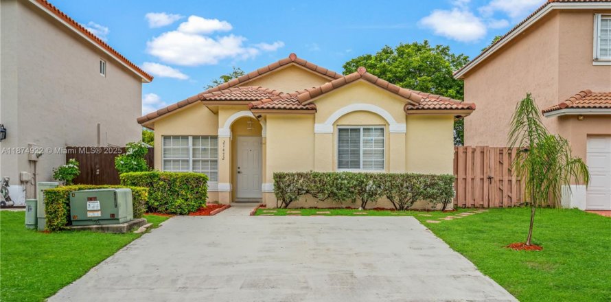 House in Cutler Bay, Florida 3 bedrooms, 116.87 sq.m. № 1895968
