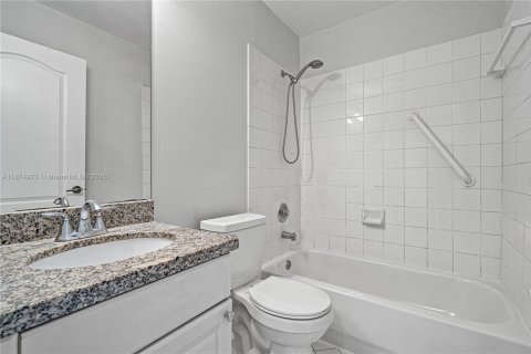 Купить виллу или дом в Катлер-Бей, Флорида 3 спальни, 116.87м2, № 1895968 - фото 14
