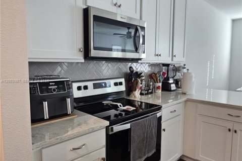 Снять в аренду таунхаус в Орландо, Флорида 3 спальни, № 2066599 - фото 2