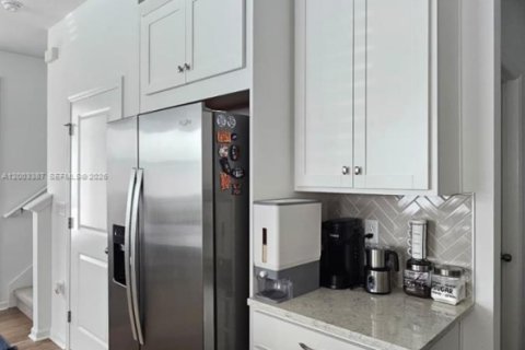 Снять в аренду таунхаус в Орландо, Флорида 3 спальни, № 2066599 - фото 4