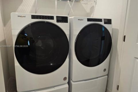 Снять в аренду таунхаус в Орландо, Флорида 3 спальни, № 2066599 - фото 13