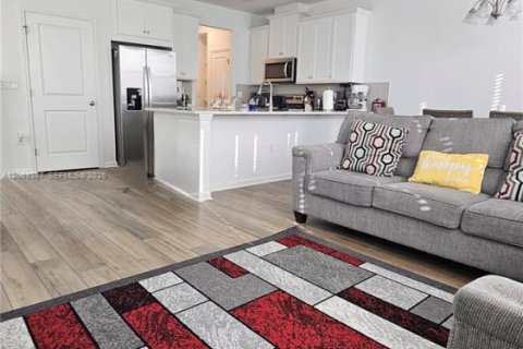 Снять в аренду таунхаус в Орландо, Флорида 3 спальни, № 2066599 - фото 5