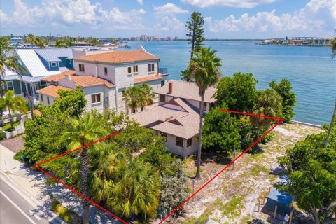 Terreno en venta en Saint Pete Beach, Florida № 1918496 - foto 12