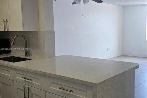 Copropriété à louer à Hialeah, Floride: 2 chambres, 92.53 m2 № 2180747 - photo 6
