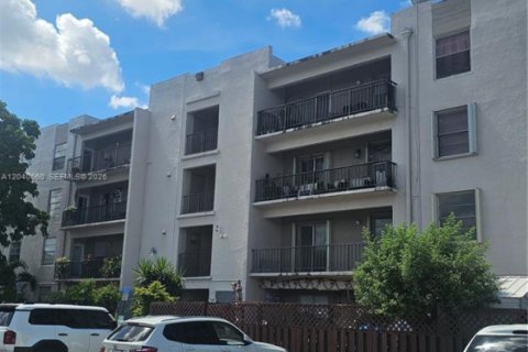 Copropriété à louer à Hialeah, Floride: 2 chambres, 92.53 m2 № 2180747 - photo 2