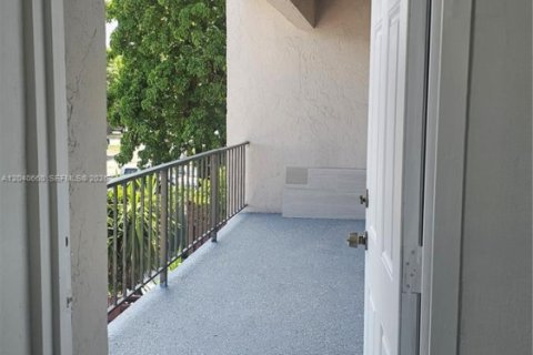 Copropriété à louer à Hialeah, Floride: 2 chambres, 92.53 m2 № 2180747 - photo 19