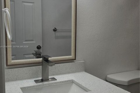 Copropriété à louer à Hialeah, Floride: 2 chambres, 92.53 m2 № 2180747 - photo 10