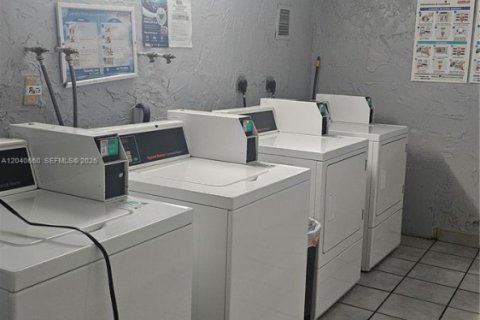 Copropriété à louer à Hialeah, Floride: 2 chambres, 92.53 m2 № 2180747 - photo 23