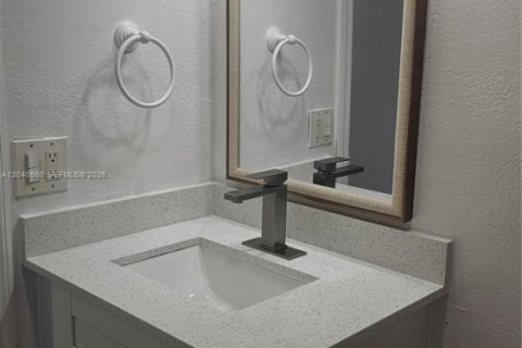 Copropriété à louer à Hialeah, Floride: 2 chambres, 92.53 m2 № 2180747 - photo 11