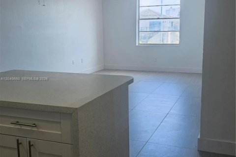 Copropriété à louer à Hialeah, Floride: 2 chambres, 92.53 m2 № 2180747 - photo 3