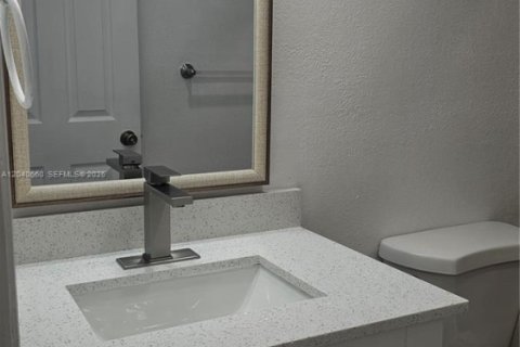 Copropriété à louer à Hialeah, Floride: 2 chambres, 92.53 m2 № 2180747 - photo 9