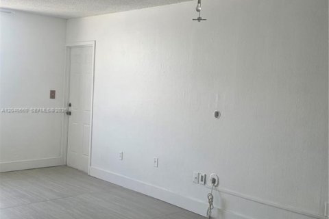 Copropriété à louer à Hialeah, Floride: 2 chambres, 92.53 m2 № 2180747 - photo 4