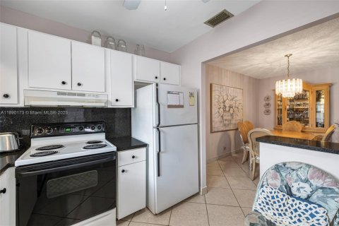 Condo in Hollywood, Florida, 2 bedrooms № 1943500 - photo 2