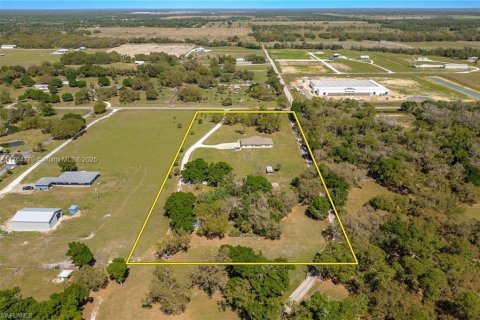 House in LaBelle, Florida 5 bedrooms, 285.21 sq.m. № 1715674 - photo 30