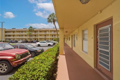 Condominio en venta en Tamarac, Florida, 2 dormitorios, 81.75 m2 № 2090547 - foto 3