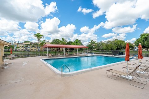 Condominio en venta en Tamarac, Florida, 2 dormitorios, 81.75 m2 № 2090547 - foto 16