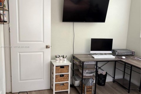 Casa en venta en Pembroke Pines, Florida, 2 dormitorios, 83.33 m2 № 2307187 - foto 13
