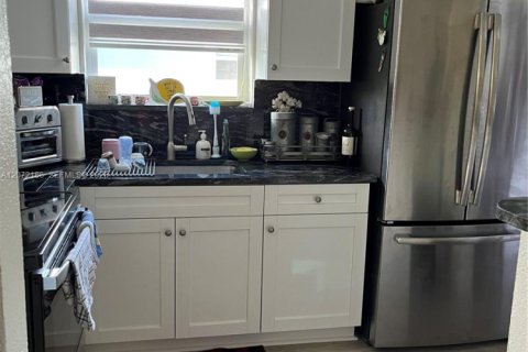 Casa en venta en Pembroke Pines, Florida, 2 dormitorios, 83.33 m2 № 2307187 - foto 7