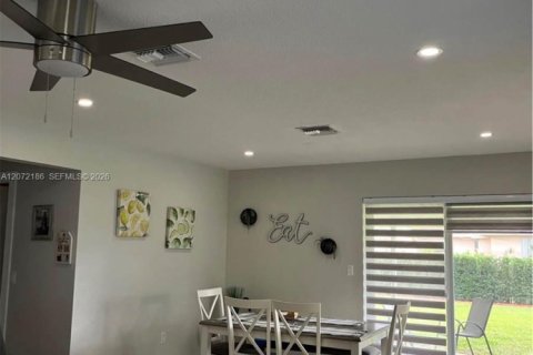 Casa en venta en Pembroke Pines, Florida, 2 dormitorios, 83.33 m2 № 2307187 - foto 29