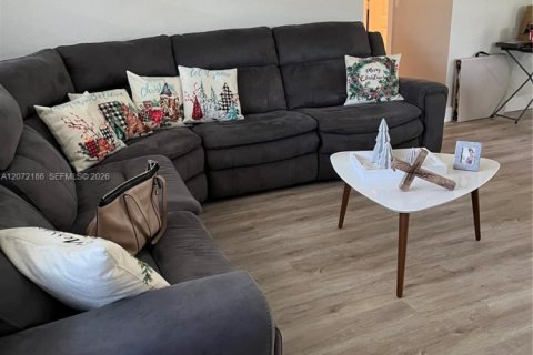 Casa en venta en Pembroke Pines, Florida, 2 dormitorios, 83.33 m2 № 2307187 - foto 6
