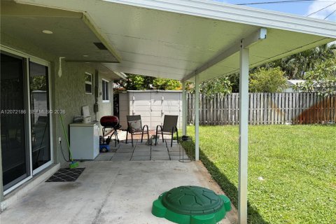 Casa en venta en Pembroke Pines, Florida, 2 dormitorios, 83.33 m2 № 2307187 - foto 16