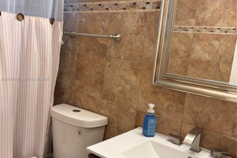 Casa en venta en Pembroke Pines, Florida, 2 dormitorios, 83.33 m2 № 2307187 - foto 11