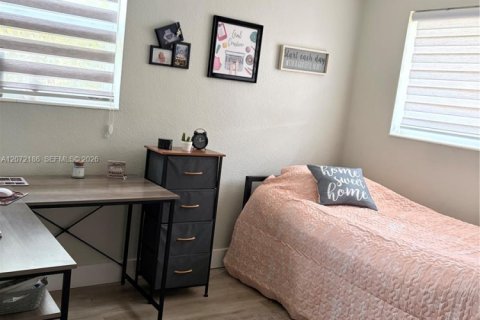 Casa en venta en Pembroke Pines, Florida, 2 dormitorios, 83.33 m2 № 2307187 - foto 9