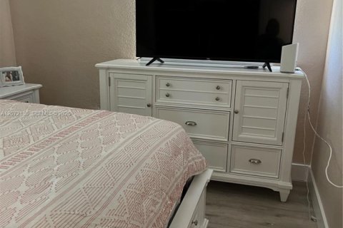 Casa en venta en Pembroke Pines, Florida, 2 dormitorios, 83.33 m2 № 2307187 - foto 19