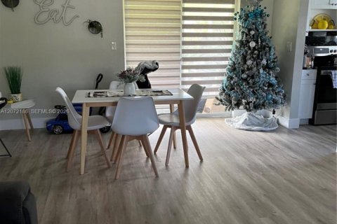 Casa en venta en Pembroke Pines, Florida, 2 dormitorios, 83.33 m2 № 2307187 - foto 4