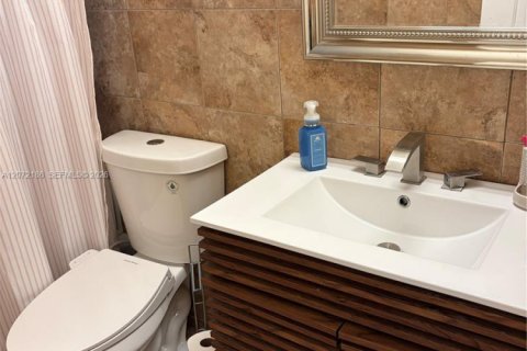 Casa en venta en Pembroke Pines, Florida, 2 dormitorios, 83.33 m2 № 2307187 - foto 8