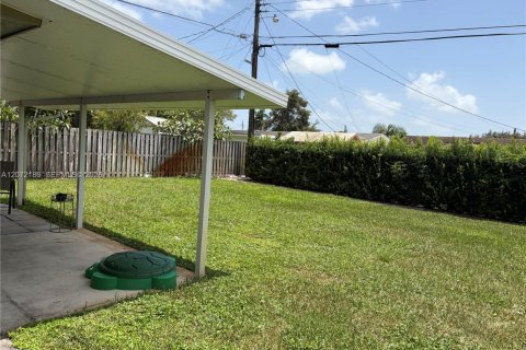 Casa en venta en Pembroke Pines, Florida, 2 dormitorios, 83.33 m2 № 2307187 - foto 2