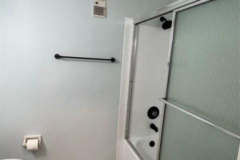 Купить кондоминиум в Сент-Питерсберг, Флорида 4 комнаты, 102.19м2, № 2112872 - фото 23