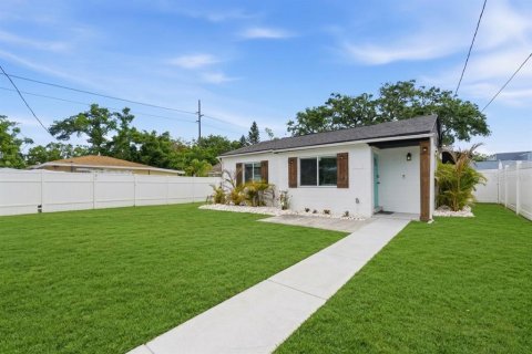 Casa en alquiler en Tampa, Florida, 2 dormitorios, 75.62 m2 № 2094143 - foto 2