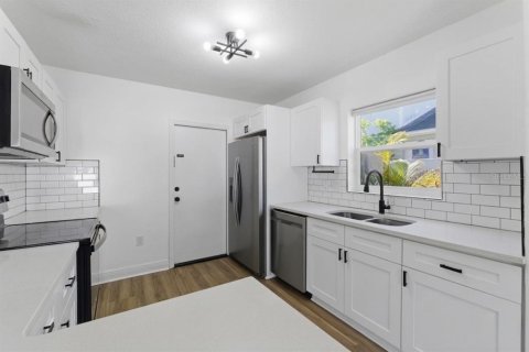 Casa en alquiler en Tampa, Florida, 2 dormitorios, 75.62 m2 № 2094143 - foto 5