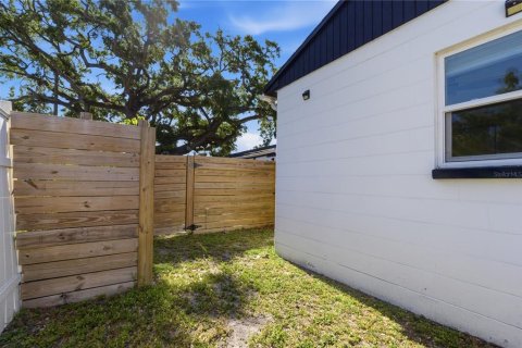 Casa en alquiler en Tampa, Florida, 2 dormitorios, 75.62 m2 № 2094143 - foto 23