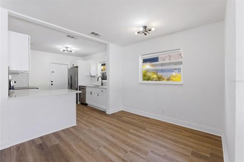 Casa en alquiler en Tampa, Florida, 2 dormitorios, 75.62 m2 № 2094143 - foto 7