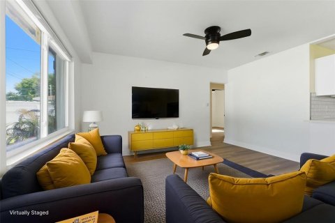 Casa en alquiler en Tampa, Florida, 2 dormitorios, 75.62 m2 № 2094143 - foto 3